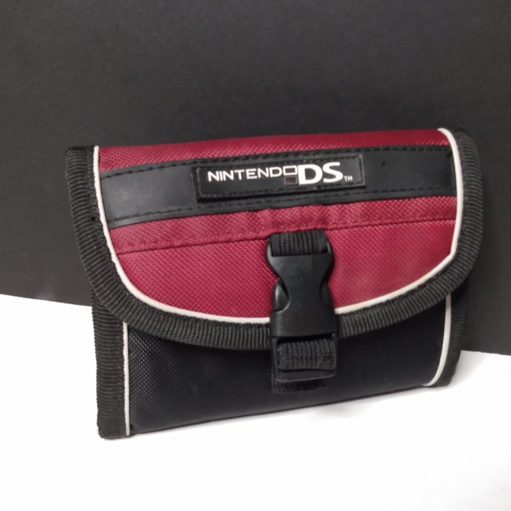 Nintendo DS Switch N' Carry Case Wallet Style Black & Red Padded